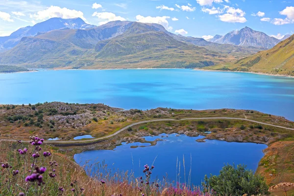 Yazın Mont Cenis Gölü