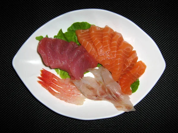 Karışık sashimi bir tabak