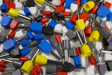 Sıkma çok renkli metal-plastik ipuçları elektrik telleri elektrik panoları yüklemesinde kullanılan telli