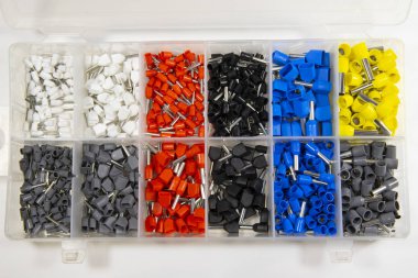 Sıkma çok renkli metal-plastik ipuçları elektrik telleri elektrik panoları yüklemesinde kullanılan telli