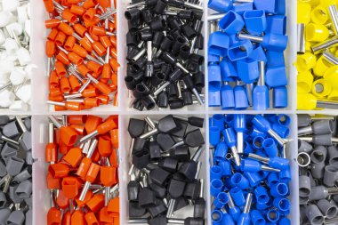 Sıkma çok renkli metal-plastik ipuçları elektrik telleri elektrik panoları yüklemesinde kullanılan telli