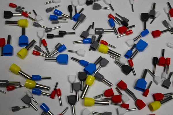 Veelkleurige Metaal Kunststof Tips Voor Crimpen Strandde Elektrische Draden Gebruikt — Stockfoto