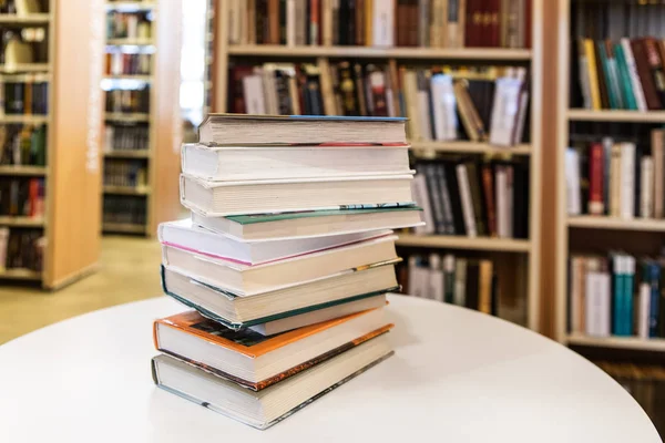 Book Stack White Desk Blurred Bookshelf Background Library Room Education — Stock Photo, Image