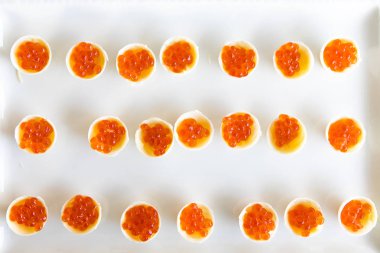 Nefis Tatlı Manzarası - Çikolata Kupalarında Havyar.