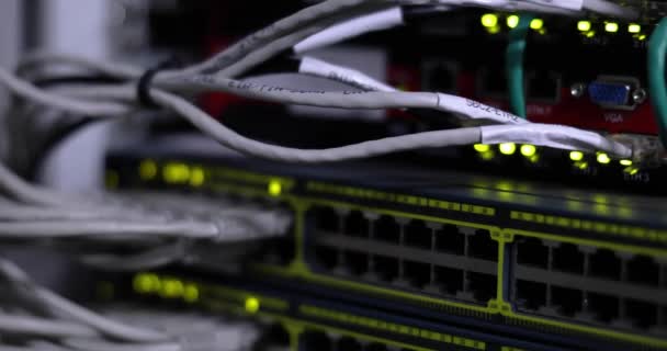 Serverruimte van High Tech Internet Data Center. — Stockvideo