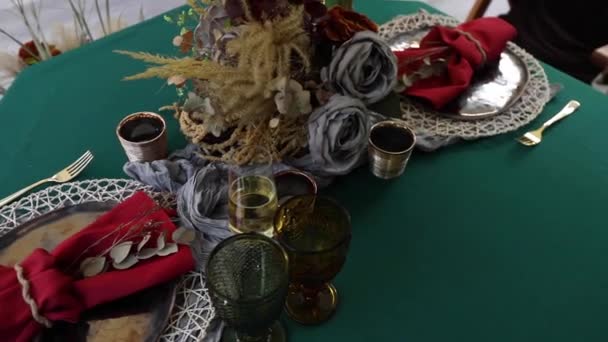 Decorated festive table laid for summer wedding picnic — Stock Video