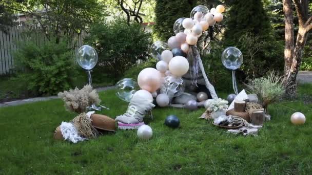 Dekoracje na letnie przyjęcie ogrodowe dla dzieci — Wideo stockowe