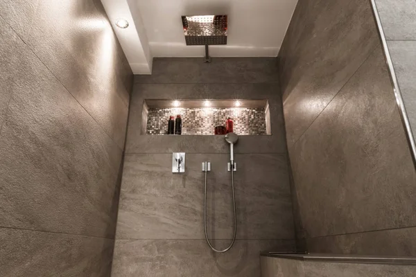 Modernes Badezimmer Klein Luxurioes Modern Mit Offener Dusche — Stok fotoğraf