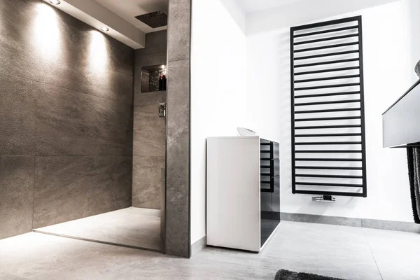Modernes Badezimmer Klein Luxurioes Modern Mit Offener Dusche — Stok fotoğraf