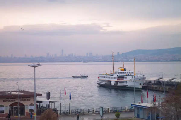 Istanbul Limandaki Tekneler — Stok fotoğraf
