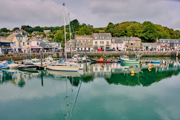 Padstow, Cornwall, İngiltere - 05 Ekim 2018: Liman küçük köyün Padstow Kuzey Cornwall, İngiltere.