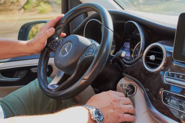 Mercedes Benz kokpit sürücüsü