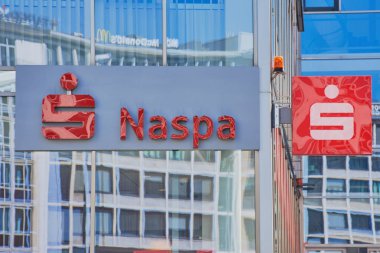 Güneşli bir günde Naspa işareti