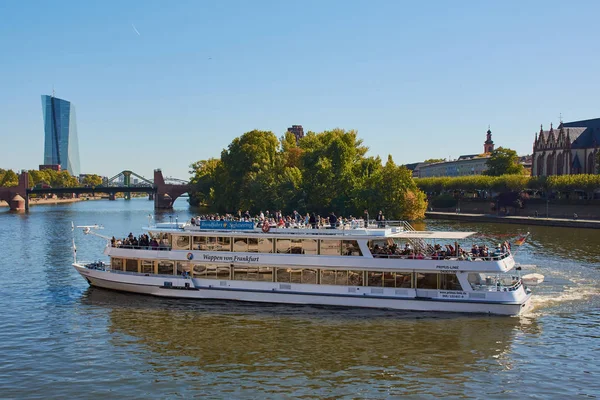 Frankfurt şehir gezisi gemi