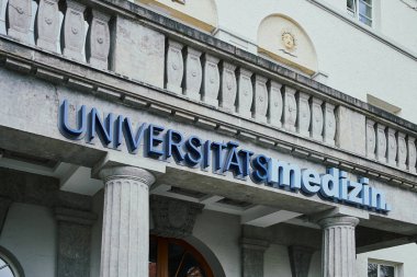 Üniversitesi Tıp Merkezi Mainz, işareti giriş üzerinde