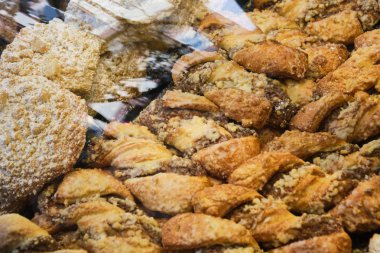 Bir fırın içinde tatlı hamur işleri