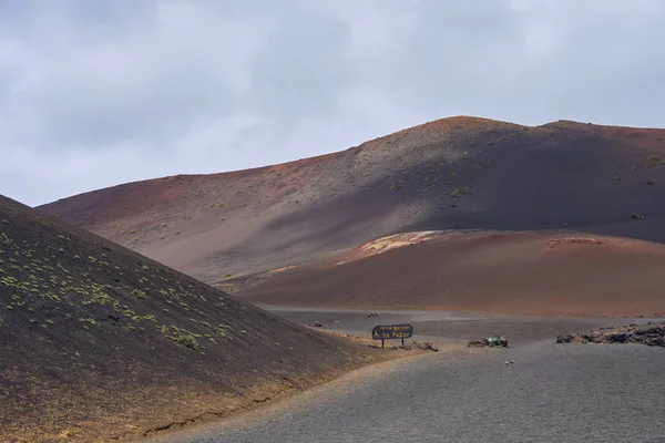 Landschap Uitzicht Timanfaya National Park Lanzarote Een Bewolkte Dag Het — Stockfoto