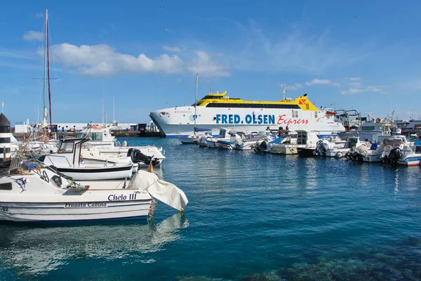 Fred Olsen Express, ferry in the harbor of Playa Blanca — Stock Photo, Image