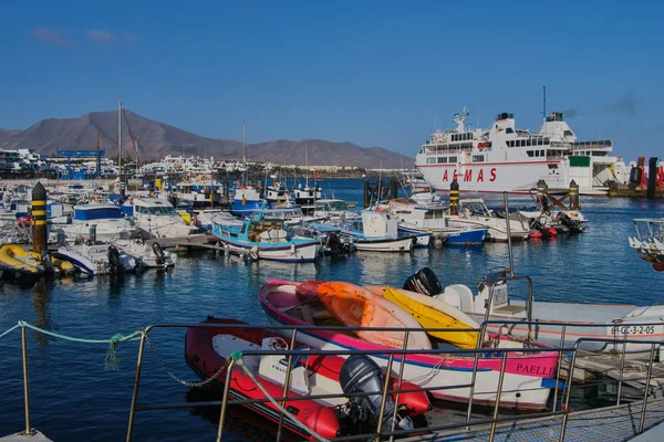 Armas, Playa Blanca limanında Lanzarote ve Fuerteventura arasında feribot — Stok fotoğraf