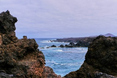 Lanzarote kayalık sahil los hervideros