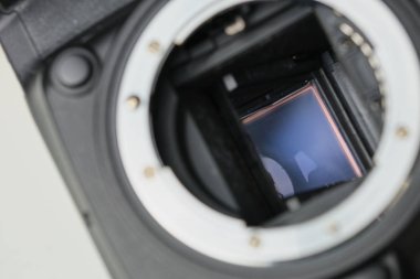 Dslr fotoğraf makinesi nin bir sensörünün makro renkli resmi