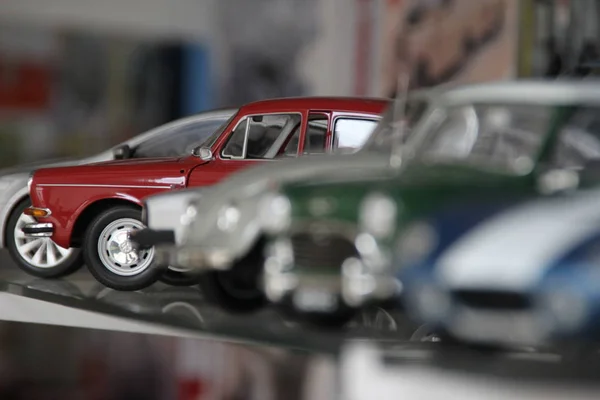 Carro de brincar vermelho
