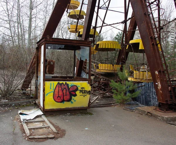 Город-призрак Припять в Чернобыле, колесо обозрения — стоковое фото