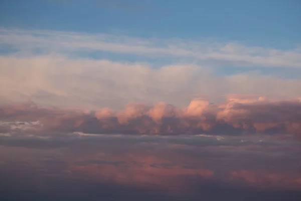 Schöner Sonnenuntergang Den Wolken Strahlende Sonne — Stockfoto