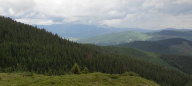 Karpatiler 'de Petros üzerinden Hoverla 'ya Karadağ sırtı boyunca pop Ivan 'a trekking