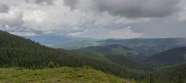 Karpatiler 'de Petros üzerinden Hoverla 'ya Karadağ sırtı boyunca pop Ivan 'a trekking