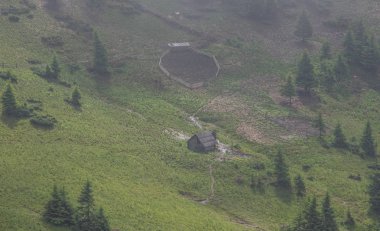Karpatiler 'de Petros üzerinden Hoverla 'ya Karadağ sırtı boyunca pop Ivan 'a trekking
