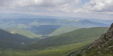 Karpatiler 'de Petros üzerinden Hoverla 'ya Karadağ sırtı boyunca pop Ivan 'a trekking