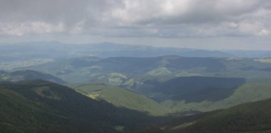 Karpatiler 'de Petros üzerinden Hoverla 'ya Karadağ sırtı boyunca pop Ivan 'a trekking