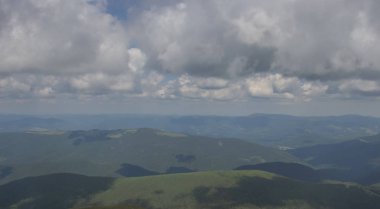Karpatiler 'de Petros üzerinden Hoverla 'ya Karadağ sırtı boyunca pop Ivan 'a trekking