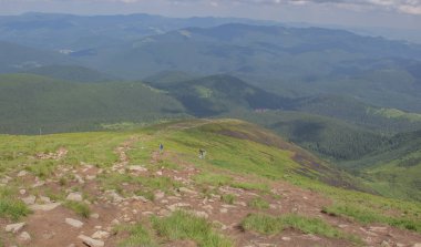 Karpatiler 'de Petros üzerinden Hoverla 'ya Karadağ sırtı boyunca pop Ivan 'a trekking