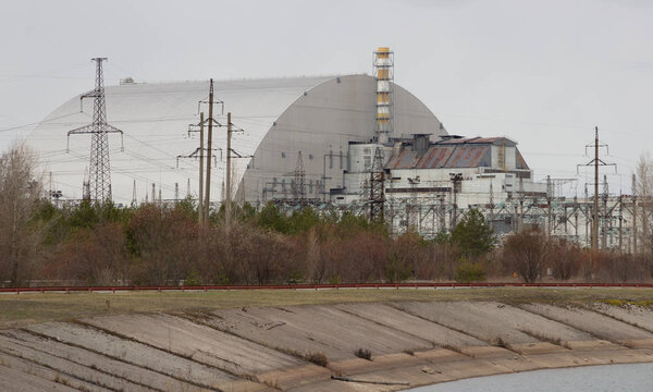 Новый саркофаг над 4-м реактором, саркофаг Нового Чернобыля
