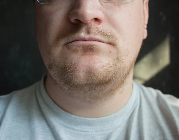 Hombre Muestra Diferentes Emociones Con Una Barba Pequeña —  Fotos de Stock