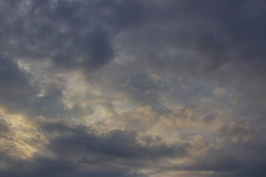 Mavi gökyüzünde bulutların güzel bir fotoğraf, küçük bulutlar sürüsü
