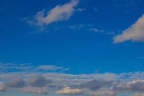 Indah foto awan di langit biru, Sekumpulan awan kecil — Stok Foto