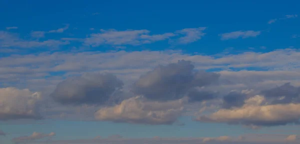 Indah foto awan di langit biru, Sekumpulan awan kecil — Stok Foto