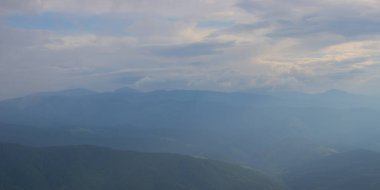 Petros'tan Hoverla'ya, Nesamovite Gölü'ne, Pop İvan Gözlemevi'ne çadırla yürüyüş