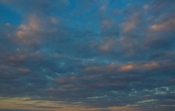 Bando Pequenas Nuvens Bela Foto Nuvens Céu Azul — Fotografia de Stock