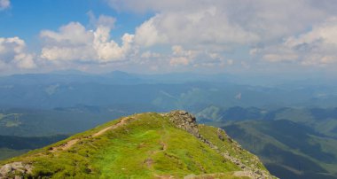 Petros'tan Hoverla'ya, Nesamovite Gölü'ne, Pop İvan Gözlemevi'ne çadırla yürüyüş