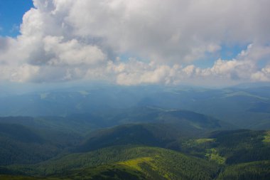 Petros'tan Hoverla'ya, Nesamovite Gölü'ne, Pop İvan Gözlemevi'ne çadırla yürüyüş