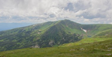 Petros'tan Hoverla'ya, Nesamovite Gölü'ne, Pop İvan Gözlemevi'ne çadırla yürüyüş