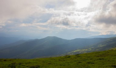 Petros'tan Hoverla'ya, Nesamovite Gölü'ne, Pop İvan Gözlemevi'ne çadırla yürüyüş