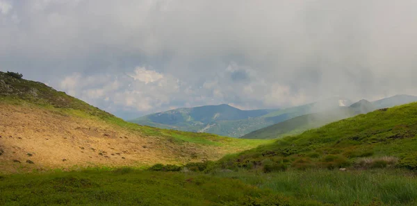 Petros Tan Hoverla Nesamovite Gölü Pop Van Gözlemevi Çadırla Yürüyüş — Stok fotoğraf