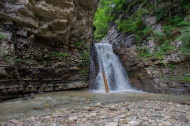 Gorgan'daki dağlara unutulmaz bir yürüyüş, şelaleler. Karpatlarda dinlenin