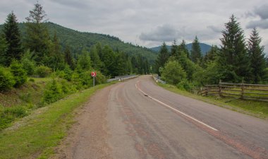Gorgan'daki dağlara unutulmaz bir yürüyüş, şelaleler. Karpatlarda dinlenin