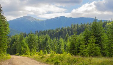 Gorgan'daki dağlara unutulmaz bir yürüyüş, şelaleler. Karpatlarda dinlenin